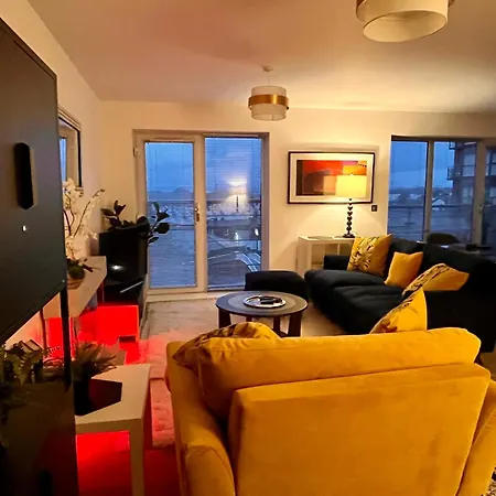 Chester City Centre Waterfront Apartment Exterior photo