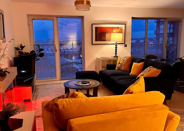 Chester City Centre Waterfront Apartment