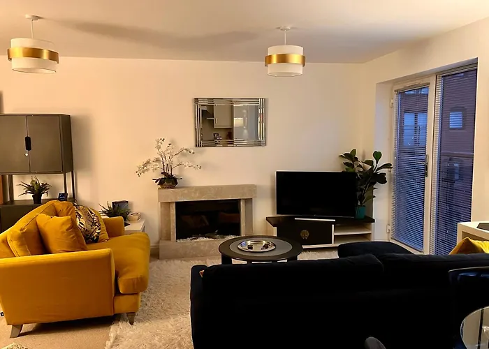 Chester City Centre Waterfront Apartment