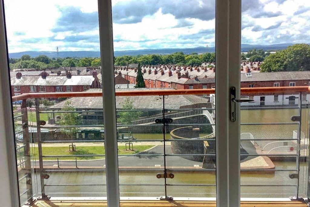 Centre Waterfront Apartment Chester