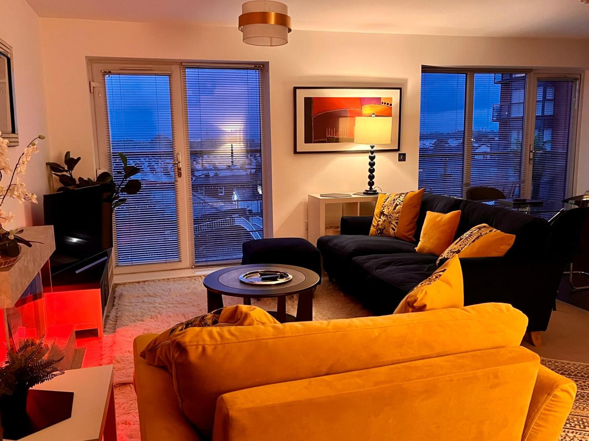 Centre Waterfront Apartment
