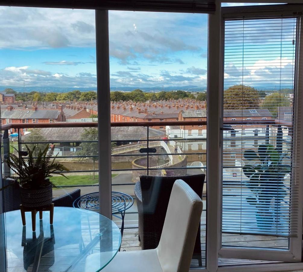 Centre Waterfront Apartment